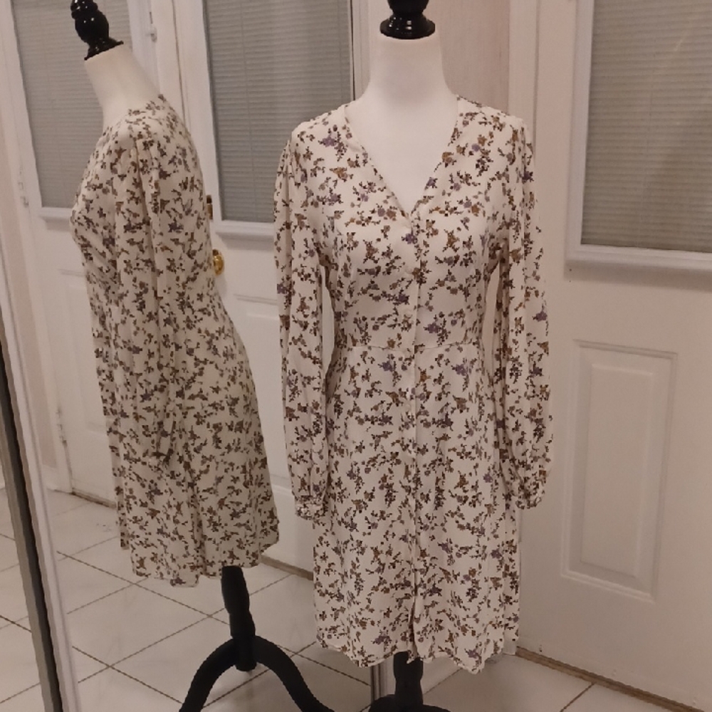 2/$80 Uniqlo Cream Floral Dress with Bishop Sleeves - Size Small